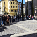 Unes 50 persones s'han concentrat aquest matí a l'ajuntament de la capital de l'Alt Urgell
