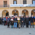 Cerca de 100 personas se concentran en Mollerussa contra el juicio del 'Proceso'