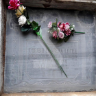 La lápida de Toribio Llarena, visabuelo del juez Llarena, en el cementerio de Torregrossa