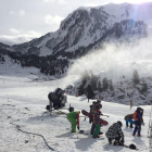 Más de mil esquiadores estrenan la temporada en Baqueira y las estaciones de nórdico de Lles, Tuixen-La Vansa y Sant Joan de l'Erm