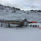 Esquiadors a les pistes de Baqueira Beret al telecadira Jorge Jordana, l’únic que va obrir ahir.