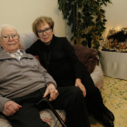 Pere Forcat, en la imagen junto a su hija Enriqueta, cumplirá 109 años mañana.