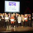 Imatge de grup dels premiats per l’associació Antisida Lleida ahir a la nit a la Llotja.