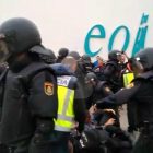 Càrrega policial a l'EOI
