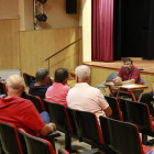 Imagen de la asamblea de UP celebrada anoche en Alcarràs.