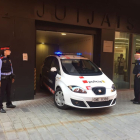 Un vehicle dels Mossos d'Esquadra ha portat el parricida de Bellvís aquest dilluns als jutjats de Balaguer