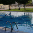 Imatge d’ahir de les piscines municipals de Torrefarrera, on haurien robat els detinguts.