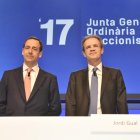 Jordi Gual i Gonzalo Gortázar durant la junta d'acciones de CaixaBank