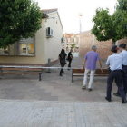 Mossos d’Esquadra buscando pruebas en la zona en la que tuvo lugar el apuñalamiento