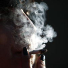 Els joves espanyols comencen a fumar entre els 14 i els 18 anys