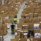 Vista de trabajadores de Amazon en uno de sus centros logísticos.