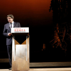 Puigdemont, ahir, en el moment de la conferència al teatre Romea de Barcelona.