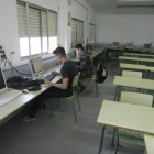 Una aula gairebé buida en un institut, en l’última vaga.