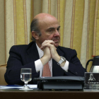 El ministre d'Economia, Luis de Guindos, durant la seua compareixença avui en la comissió corresponent del Congrés dels Diputats