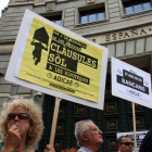 Una protesta per les clàusules terra davant del Banc d’Espanya.