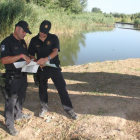 Agentes policiales buscando restos de la víctima en la Mitjana y en Utxesa entre julio y octubre de 2011. 