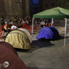 El Casal Popular de Joves va iniciar ahir una acampada a la plaça Sant Llorenç.
