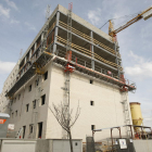Imagen de uno de los pocos bloques en construcción ahora en Lleida.