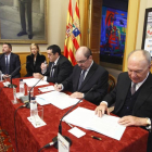 Moment de la firma del president aragonès i el de BonÀrea.