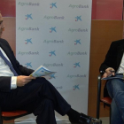 Josep Martínez és entrevistat per Josep M. Sanuy.