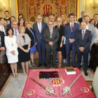Foto de familia de todos los concejales del pleno de la Paeria durante esta legislatura con Àngel Ros en el centro.