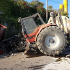 Estat en el qual va quedar el tractor després de l’accident, que es va produir dimarts a la tarda.
