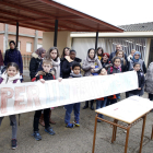 Padres y alumnos del colegio Joan Maragall reclaman un “patio digno”. 