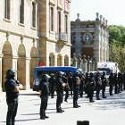 Mossos d'Esquadra davant del Parlament de Catalunya.
