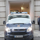 El vehicle policial que ha trasllat Junqueras des dels calabossos de l'Audiència Nacional entra al Tribunal Suprem.