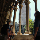 Turistes a la Seu Vella de Lleida en una imatge d'arxiu.
