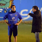 Juanto, que ja es va entrenar ahir amb la plantilla blava, conversa amb el tècnic Gerard Albadalejo.
