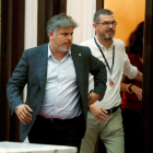 El portavoz de Junts per Catalunya, Albert Batet, sale del despacho del presidente Torra en el Parlament.