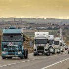Los camiones por la N-240 entre Lleida y Les Borges Blanques, que marcharon lentamente entre ambas poblaciones. 