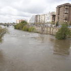 El riu Segre al seu pas per la ciutat de Lleida aquest dijous al matí.