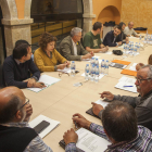 Un moment de la reunió d’ahir entre Agricultura i alcaldes de l’Urgell.