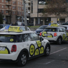 Cotxes d'autoescola a Lleida en una imatge d'arxiu.