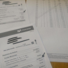Algunas de las facturas de clientes del Alt Urgell que han reclamado a la compañía Movistar. 