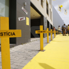Creus i catifes grogues a Les Borges Blanques en suport als "presos polítics".