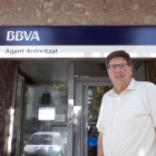 Josep Aldomà es el agente autorizado del BBVA que da servicio en Sant Guim de Freixenet.