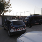 Vehículos policiales el domingo en los accesos al campo del Borges.