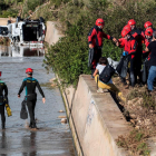 Els equips de rescat de la Unitat Militar d’Emergències (UME) rastregen de “forma minuciosa” les zones afectades per les riuades.