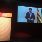Carles Puigdemont, durant la seua intervenció en una reunió de JxCat a Vilafranca del Penedès, ahir.