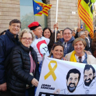 Lleidatans amb pancartes per la llibertat dels presos polítics.