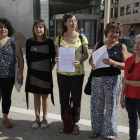 El Grup Dones de Lleida va presentar ahir la denúncia.