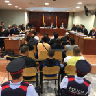 Imagen ayer de los 15 acusados en la Audiencia de Lleida en la última sesión del juicio. 