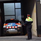Un vehículo de los Mossos lleva el detenido a las dependencias de los juzgados de la Seu d'Urgell.
