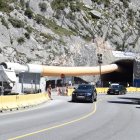 Imagen de las obras de excavación de escombros del túnel de Tres Ponts, en la carretera C-14. 