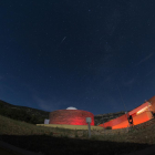 Vista nocturna del Centre d’Observació de l’Univers (COU) a Àger.