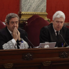 Els fiscals Fidel Cadena (dreta) i Javier Zaragoza durant una de les sessions del judici.