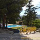 Vista de las piscinas municipales de La Granja d’Escarp donde tuvo lugar el trágico suceso el domingo. 